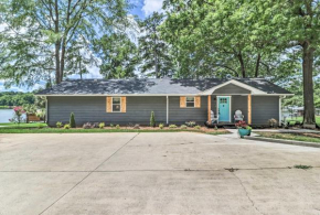 Waterfront Lake Sinclair Home with Boat Dock!